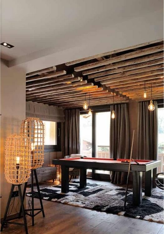 Billard du chalet à Megève de 250m2 rénové par l'architecte d'intérieur Sophie Jacquemin Interior Design basée à Genève