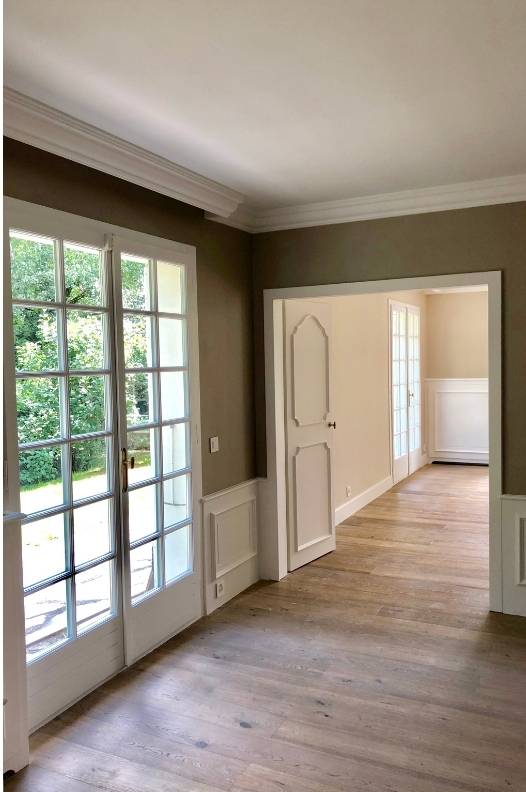 Couloir d'un bureau d'une maison de 350m2 rénové par l'architecte d'intérieur Sophie Jacquemin Interior Design basée à Genève
