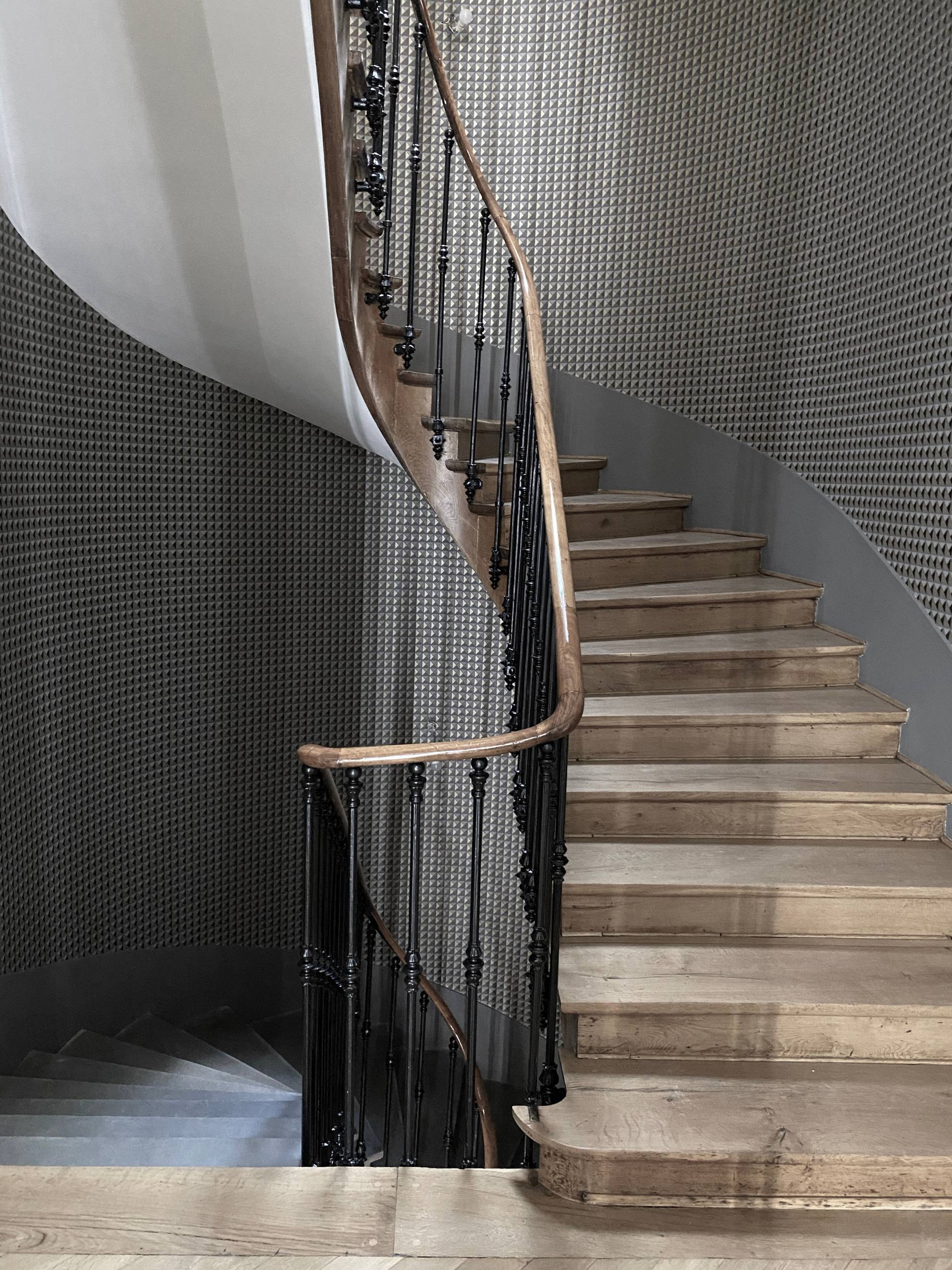 Puit de lumière de l'escalier rénové par l'architecte d'intérieur Sophie Jacquemin Interior Design basée à Genève