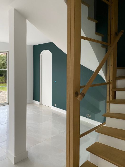 Rénovation pour obtenir de la lumière dans une maison à Beaumont effectuée par l'architecte d'intérieur Sophie Jacquemin Interior Design