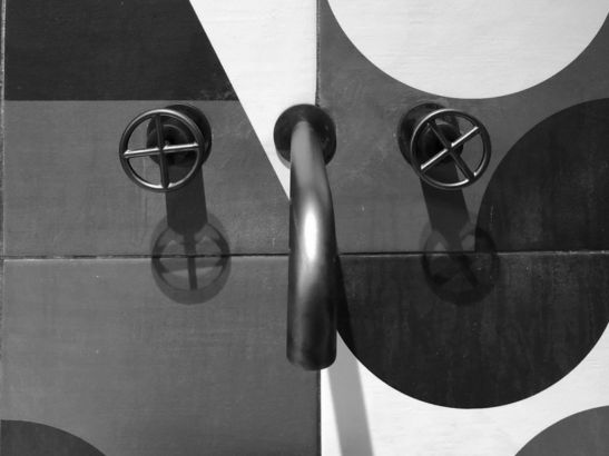 Robinet noir design fait par Sophie Jacquemin architecte d'intérieur basée à Genève