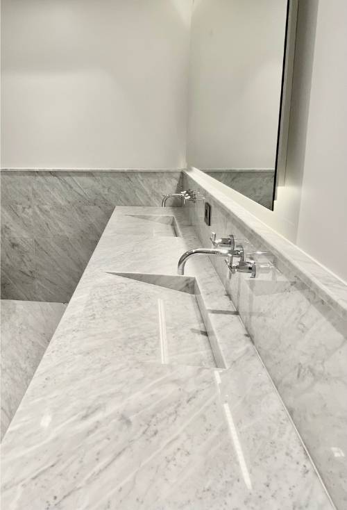 Salles de bains double vasque rénovée par l'architecte d'intérieur Sophie Jacquemin Interior Design basée à Genève