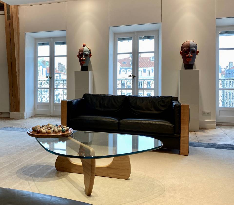 Salon contemporain à Lyon rénové par l'architecte d'intérieur Sophie Jacquemin Interior Design basée à Genève